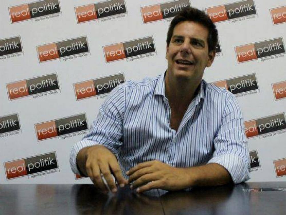 Gonzalo Atanasof: �No soy candidato, soy un militante m�s que trabaja para la candidatura de Scioli�