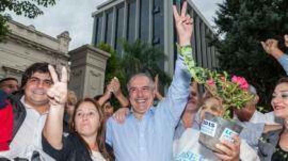 Jos� L�pez moviliz� a miles pero no defini� candidaturas ni alianzas