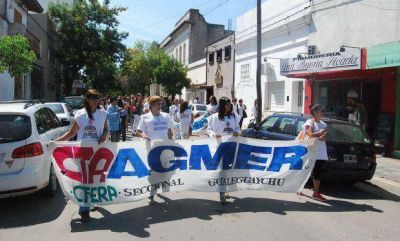 Los docentes volvieron a marchar a la espera de una propuesta no menor al 35%