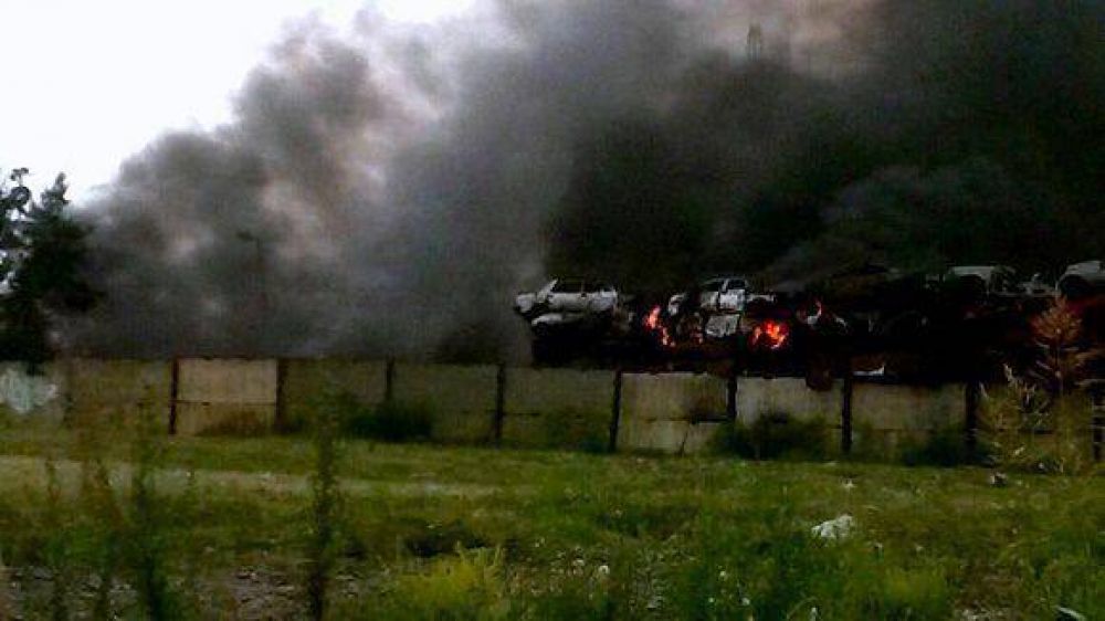 Incendio por negligencia en un dep�sito de autos en San Isidro