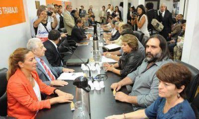 Los docentes divididos entre el optimismo e ir al paro