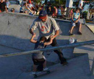 Clases gratuitas de skate en la pista