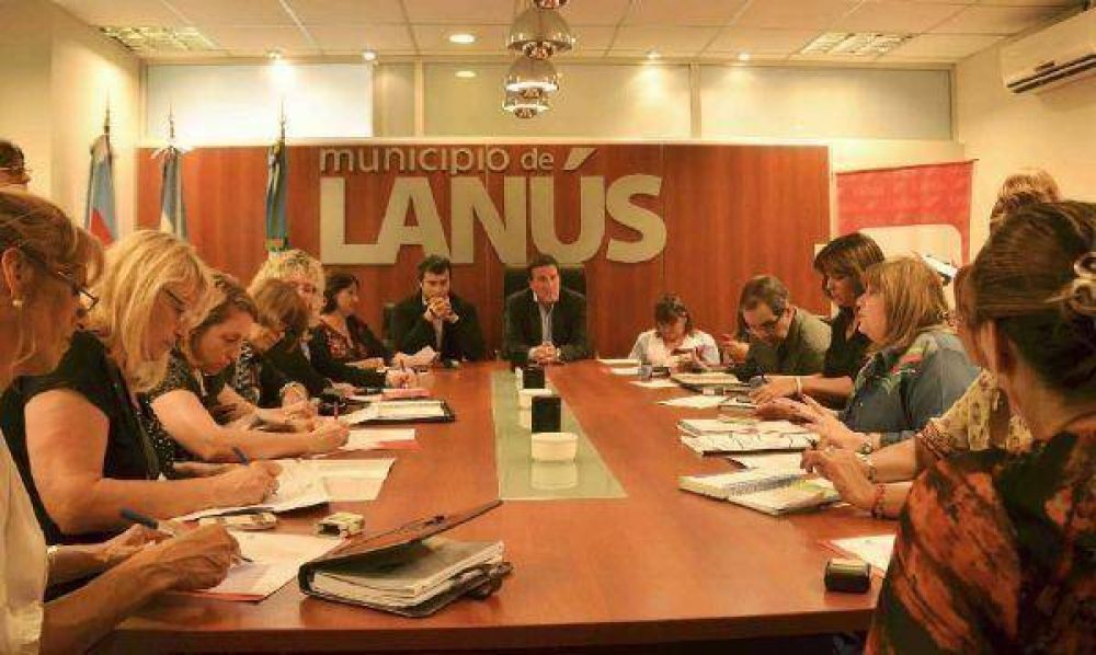 D�az P�rez hizo entrega de subsidios a 225 instituciones educativas del distrito
