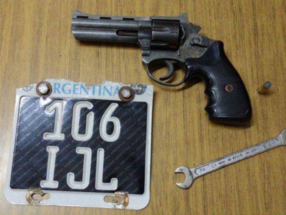 Dos ladrones asaltaron dos estaciones de servicio: uno fue golpeado y detenido