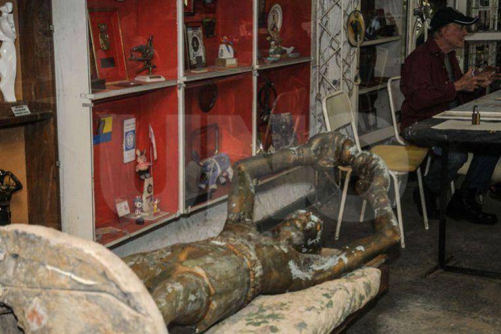 La escultura de Monz�n, en espera