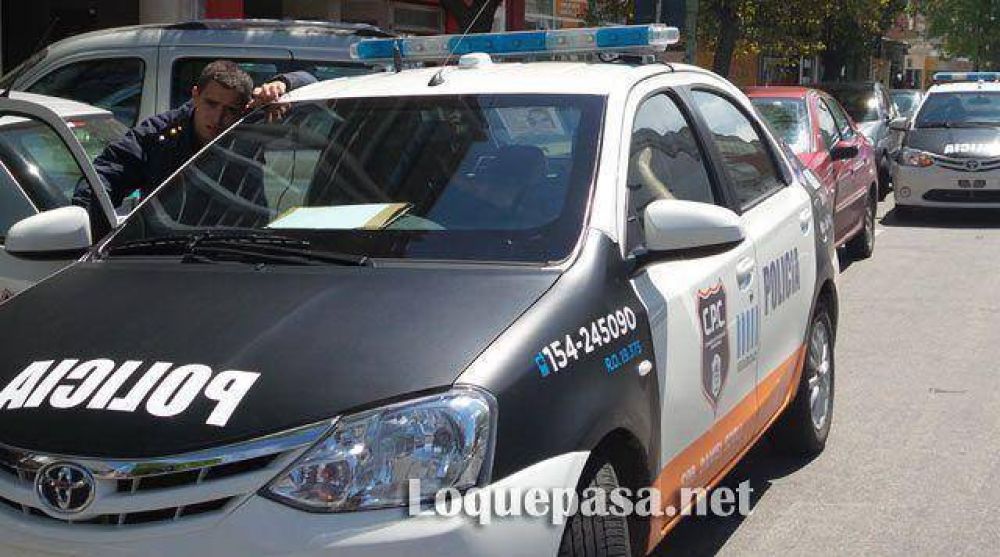 Le robaron la camioneta, lo ataron y lo dejaron semidesnudo con una bolsa en la cabeza