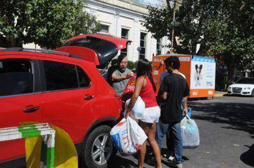 Cami�n con mercader�as ir� a C�rdoba con ayuda para los inundados