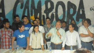 Multitudinario y sorpresivo acto de la Campora en Fama�lla