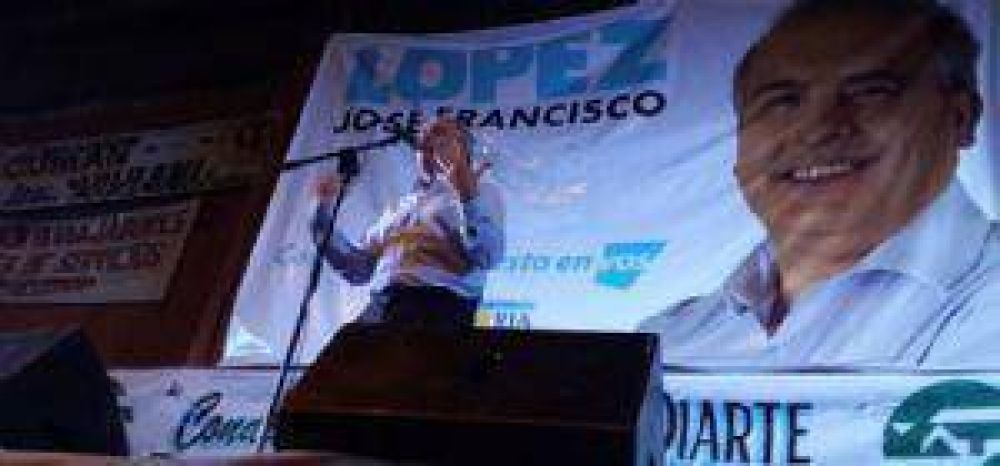 Jos� L�pez encabez� un multitudinario acto en Tucum�n