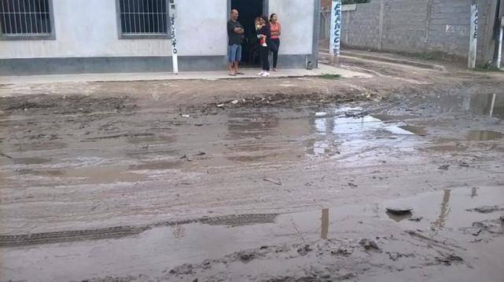 Aguas servidas, mal olor y bronca en el barrio Diego de Villarroel