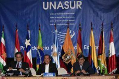 Bajo cr�tica, la Unasur env�a su misi�n a Venezuela