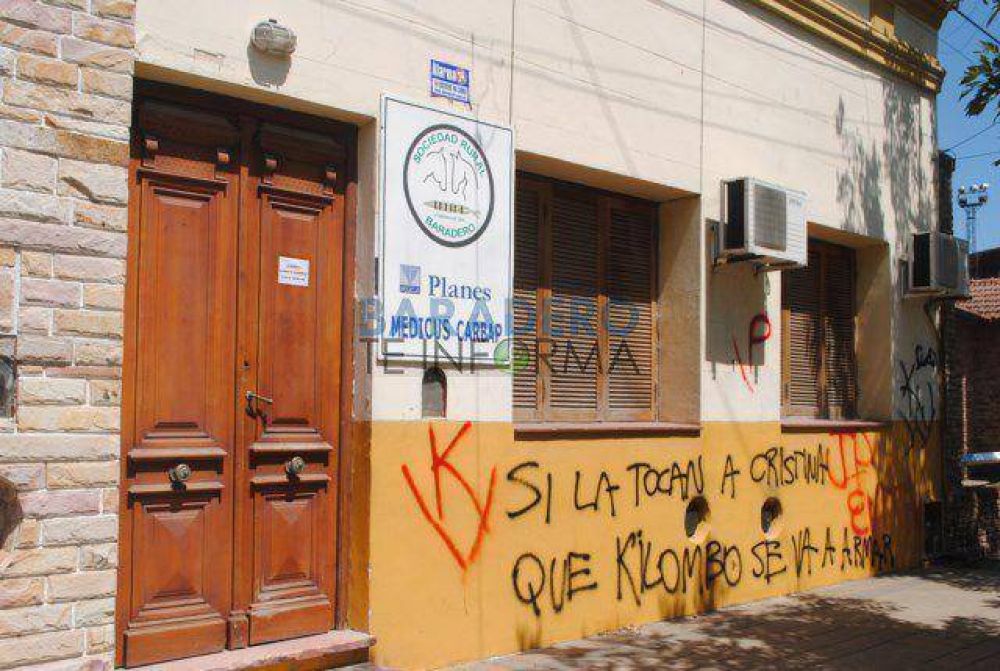 Fabi�n Ferreyra considera que es com�n hacer esas pintadas amenazantes