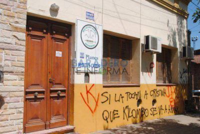 Fabi�n Ferreyra considera que es com�n hacer esas pintadas amenazantes