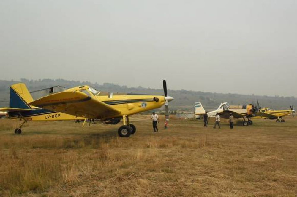 Incendios forestales: Ya llegaron a la provincia los aviones que gestion� ayer Buzzi