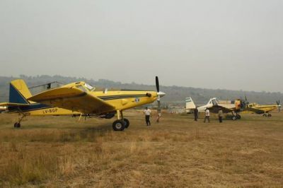 Incendios forestales: Ya llegaron a la provincia los aviones que gestion� ayer Buzzi