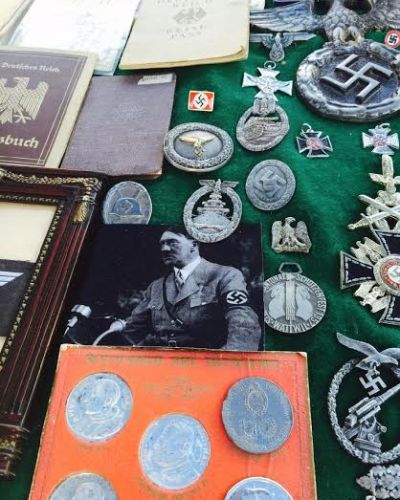 Antisemitismo en Argentina: La Polic�a incaut� parafernalia nazi de un puesto en el Parque Centenario