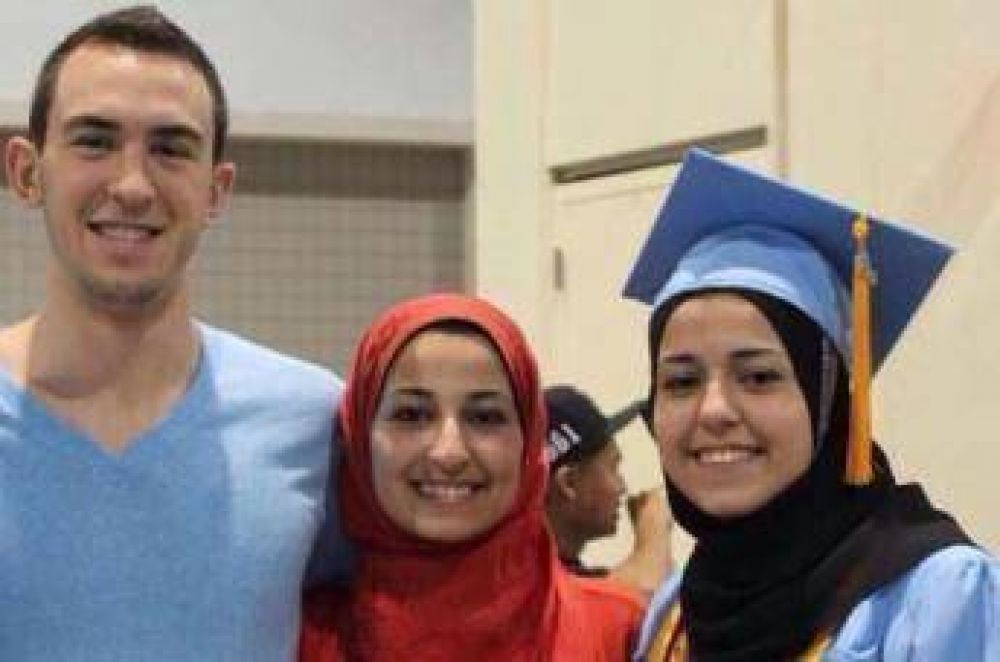 Crean fondo de becas de estudio en homenaje a los 3 musulmanes asesinados en EE.UU