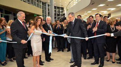 La Gobernadora asisti� a la inauguraci�n de una sucursal del BSE en Termas