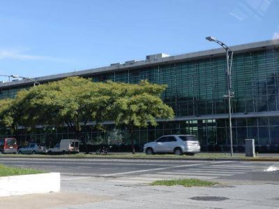 Dos delincuentes fueron baleados por el due�o de una casa a la que entraron a robar