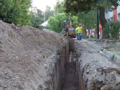 Afirman desde la delegaci�n municipal que los ca�os de cloacas est�n colocados en la obra que visit� Scioli