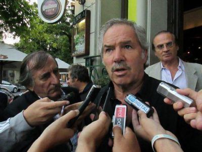 Felipe Sol�: �Hace treinta a�os que soy funcionario y no tengo plata para la campa�a�