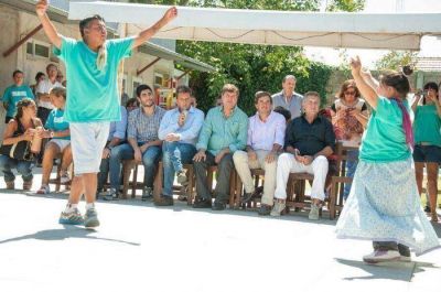 Sergio Massa y Javier Faroni visitaron Centro de D�a �CREDE�
