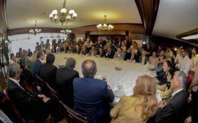 Ley H�bitat: Scioli anunci� obras para 40 municipios y aprovech� para criticar a Macri