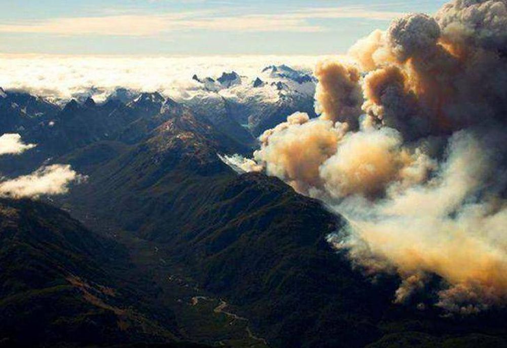 El gigantesco incendio en Chubut, fuera de control
