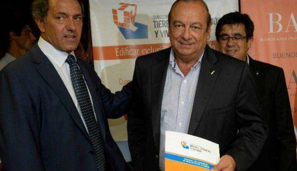 Firman convenio por $ 3 millones para obras p�blicas