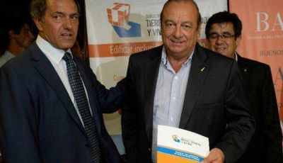 Firman convenio por $ 3 millones para obras p�blicas