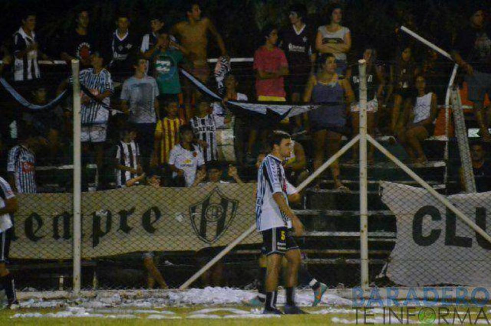 Atl�tico, puntero, invicto y clasificado�.