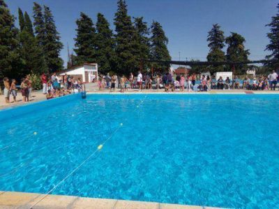 Las piletas municipales albergaron un torneo de nataci�n