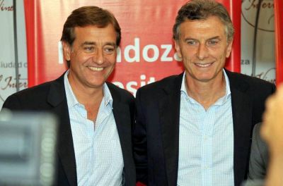 Macri: flores a Su�rez y palos a Massa