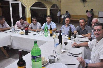 Peppo sum� un contundente apoyo de intendentes y dirigentes centrochaque�os