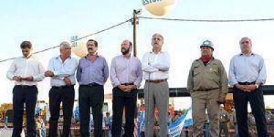 Cristina, De Vido e Insfr�n inauguraron la obra del gasoducto