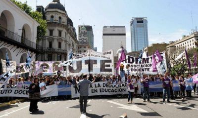 Paritarias: los docentes porte�os anunciaron que rechazar�n la suba del 22%