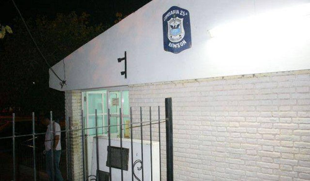 Detuvieron a dos delincuentes mientras robaban a una mujer