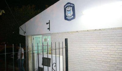 Detuvieron a dos delincuentes mientras robaban a una mujer