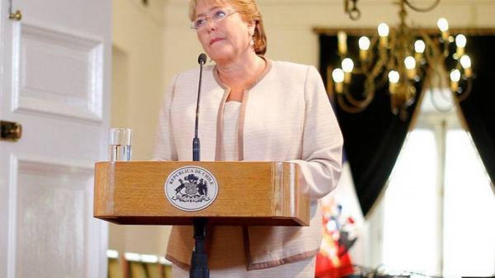 Bachelet da la cara frente al esc�ndalo de corrupci�n que afecta a su hijo