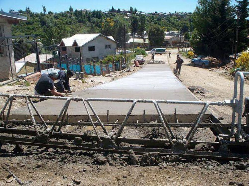 La intendenta firm� contrato para pavimentar 75 cuadras