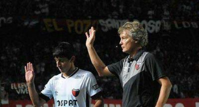 Javier L�pez seguir� como t�cnico de Col�n