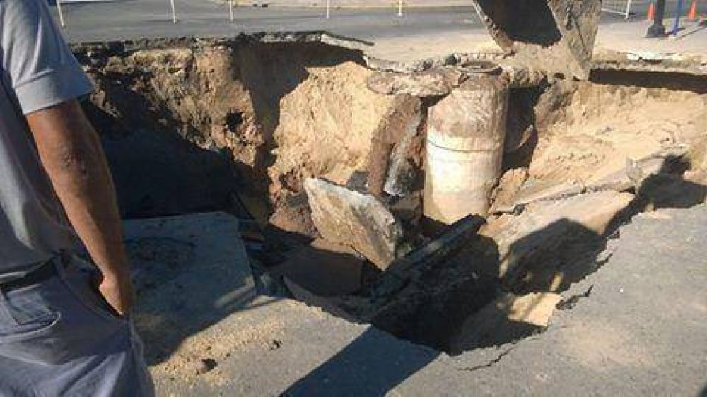 Reparar el socav�n de Urquiza y Boulevar demandar� al menos 15 d�as de trabajo