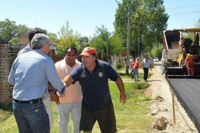 Nuevos asfaltos en el barrio El Lucero, de Rinc�n de Milberg