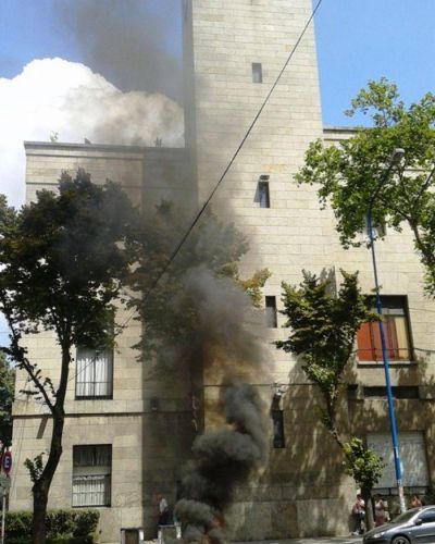 Quema de neum�ticos frente a la Municipalidad: reclaman trabajo y vivienda