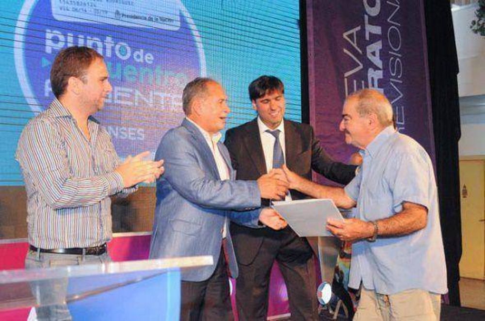 Descalzo y Bossio entregaron 320 jubilaciones por la nueva moratoria