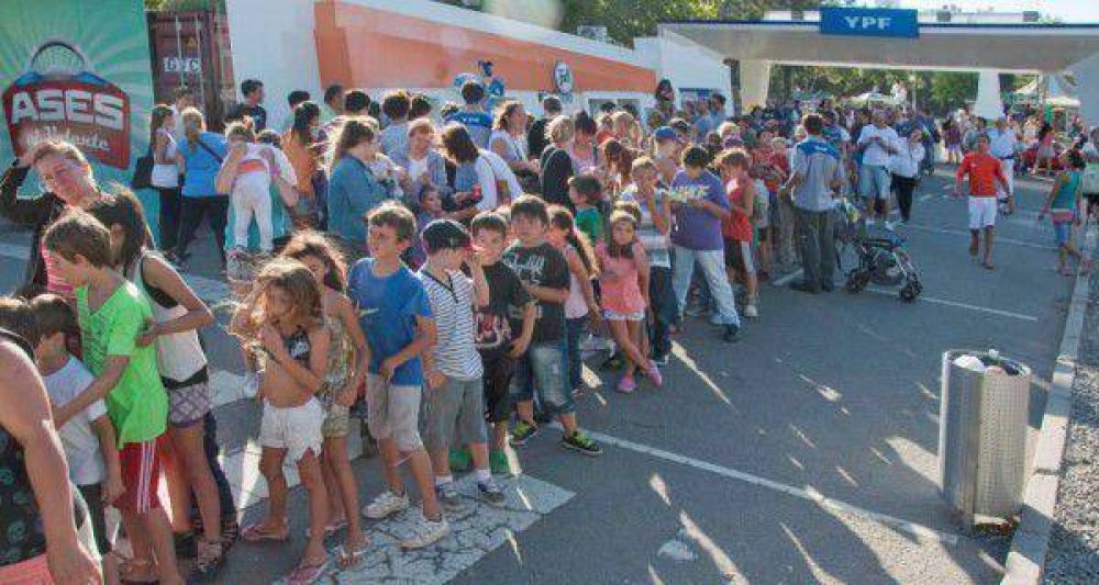 M�s de 200 mil personas visitaron las atracciones de YPF en Plaza Mitre 