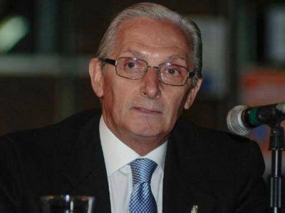 El rector de la Universidad de Mendoza no dar� marcha atr�s con el aumento de las cuotas