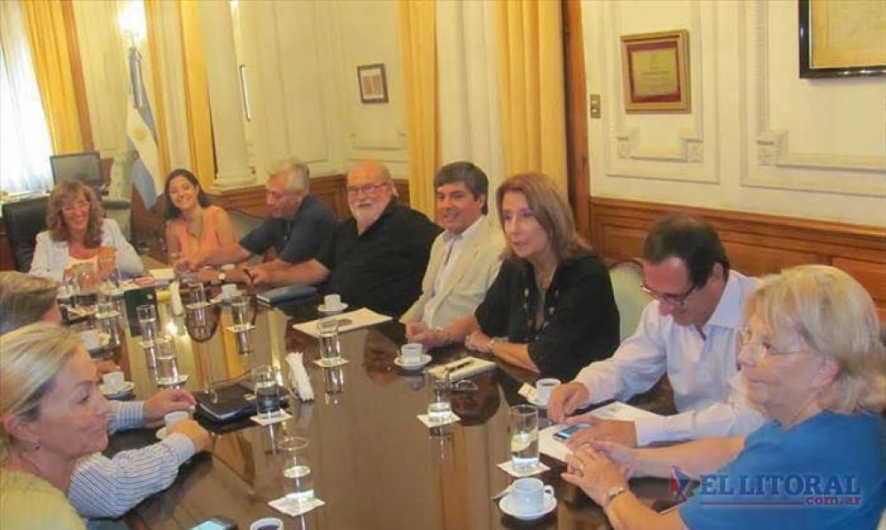 Veirav� se reunir� hoy con Capitanich en busca de apoyo para ofertas de la Unne