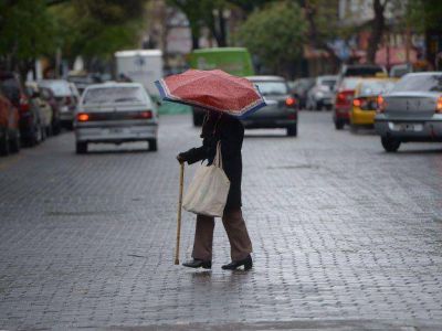 Un alerta naranja por intensas tormentas rige sobre Mendoza y se espera un frente fr�o