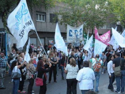Los docentes definen entre jueves y viernes si aceptan el aumento ofrecido por el Gobierno